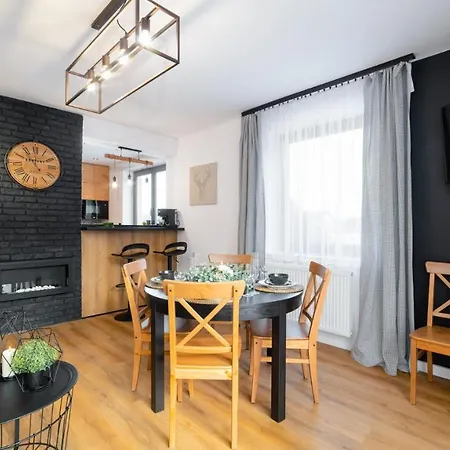 Apartment Vacationclub - Komuny Paryskiej 30 3